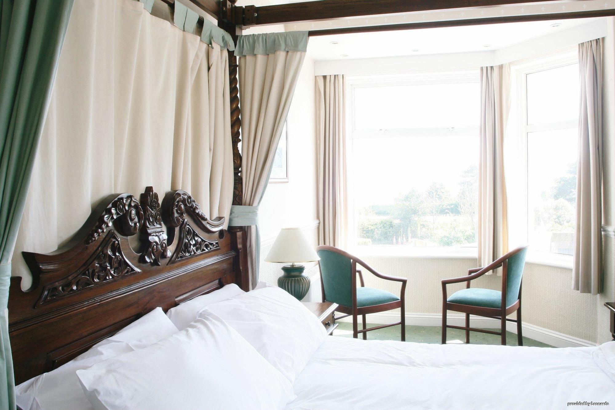 Cliff Head Hotel Carlyon Bay Rum bild