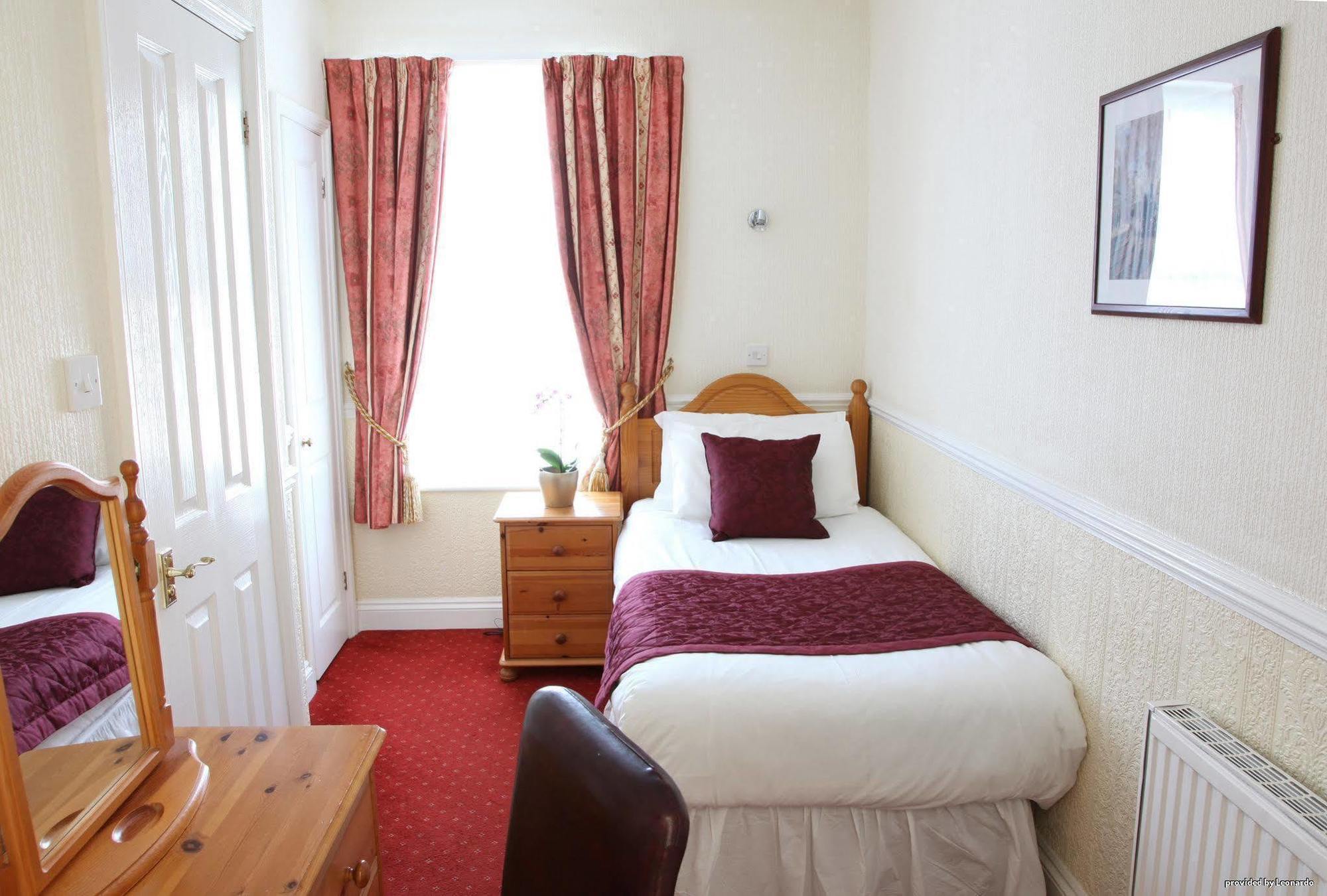 Cliff Head Hotel Carlyon Bay Rum bild